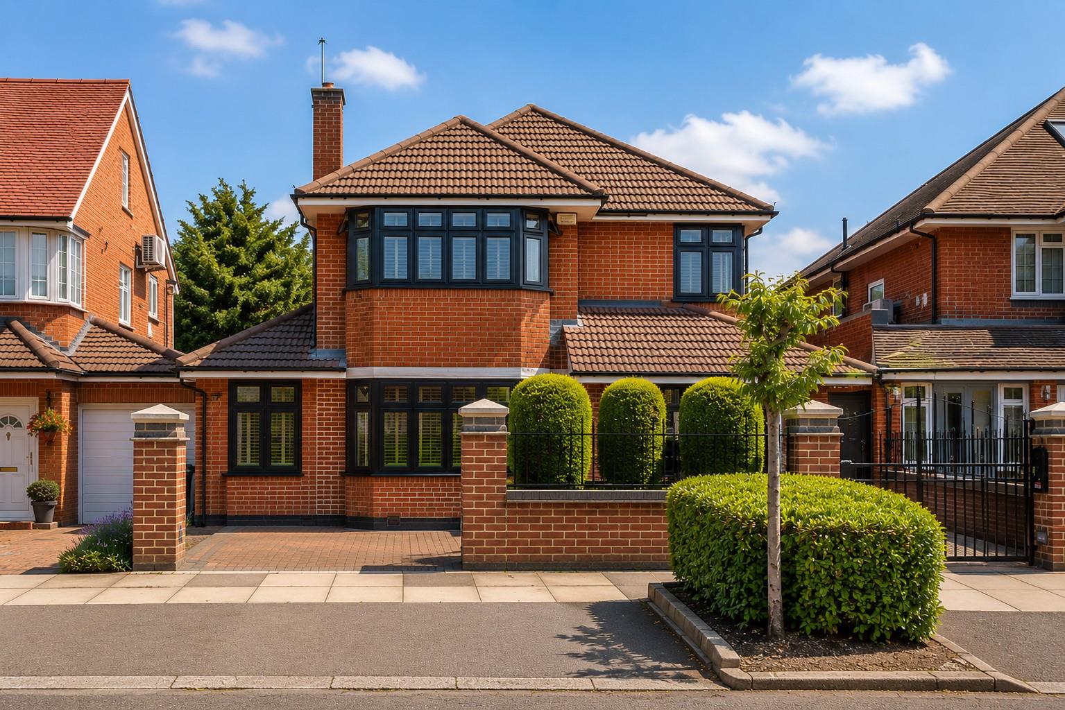 5 bed property in Edgwarebury Lane, HA8, Edgware